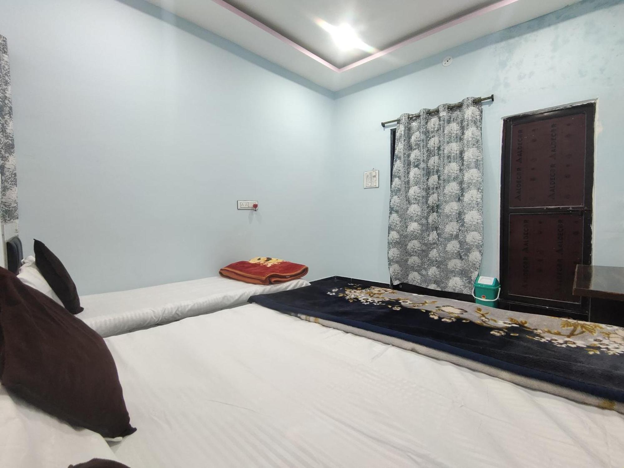 Geeta Homestay Ujjain Esterno foto
